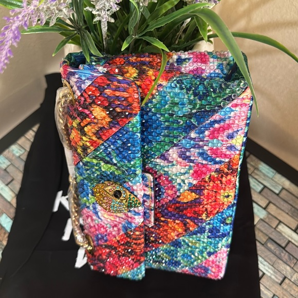 Kurt Geiger London Mini Kensington Crystal Shoulder Bag
Kurt Geiger London - Picture 9 of 17